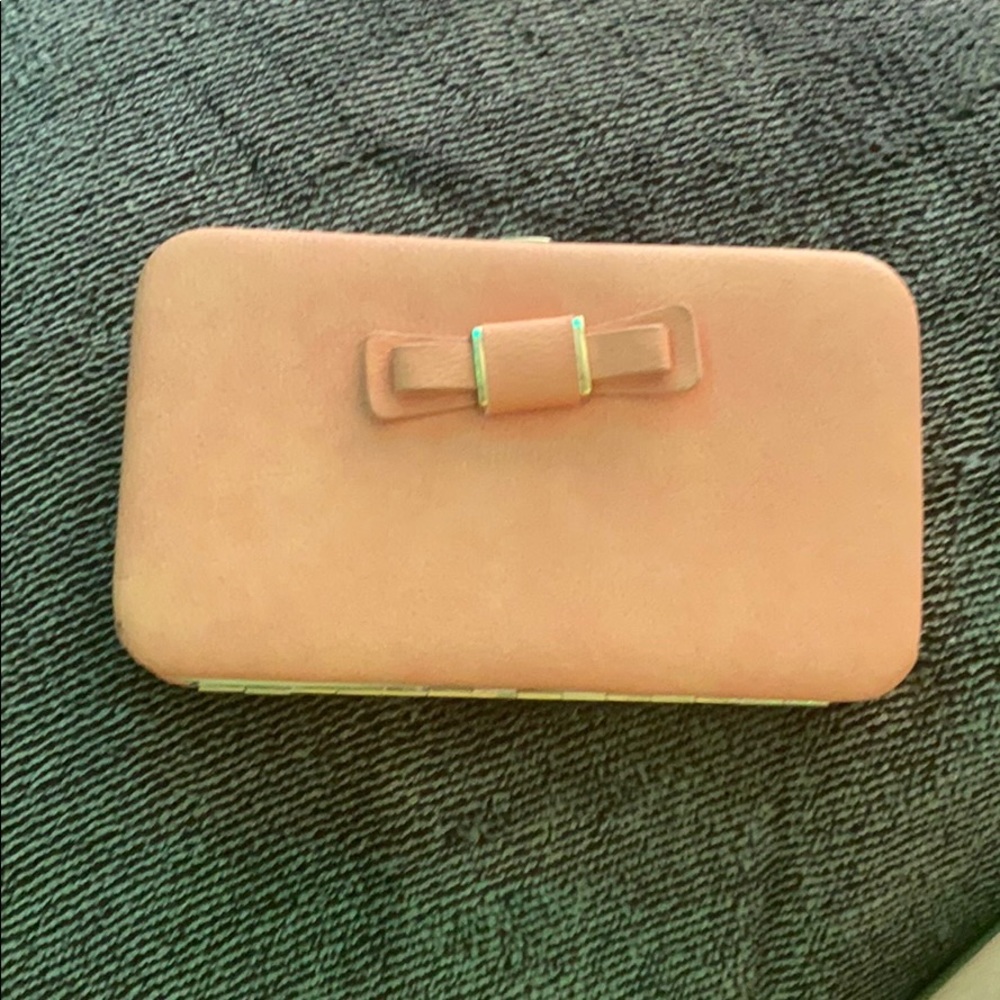 Choral wallet